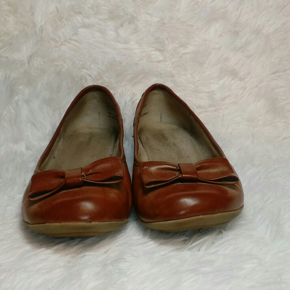 Bass Brown Leather Flats